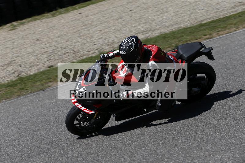 /15 22.05.2026  Plüss Moto Sport  Discover the Bike ADR /Gruppe rot - Race 3/32